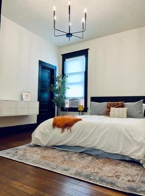 2 slaapkamers, een strijkplank/strijkijzer, gratis wifi, beddengoed