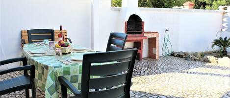 تناول الطعام بالخارج