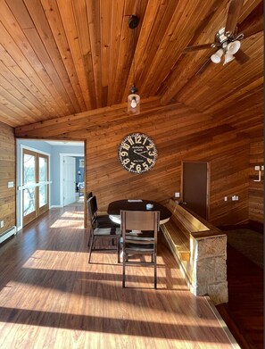 Interior - Spacious & Cozy home on The Apple River- Hiking, Tubing, Skiing, Racing, 12+ ppl (Star Prairie)