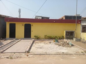 Apartment | Exterior - Apartment-sleeps2-parking-petfriendly (Abidjan)