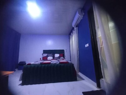 Apartment-sleeps2-parking-petfriendly