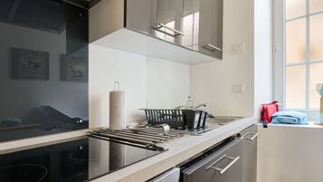 Fridge, oven, dishwasher, toaster