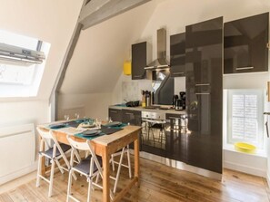 Fridge, oven, dishwasher, toaster - Romantic Escape in Normandy (Isigny-sur-Mer)