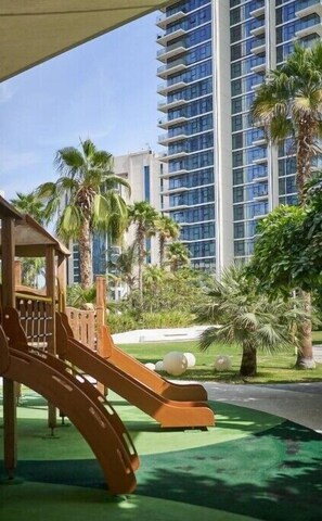 Children's area - Classy Elegant 1 Bed Apartment JLT Hillside
 (Dubai)