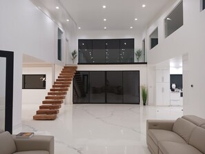 Lobby - 9200sqft Pure Lux W Pool/Spa Near Sandy Beach! (Ardmore)