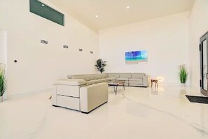 Interior - 9200sqft Pure Lux W Pool/Spa Near Sandy Beach! (Ardmore)