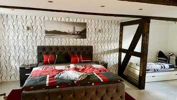 4 bedrooms, travel cot, free WiFi, bed sheets