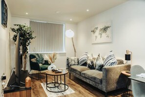 Apartment | Living area - Stunning 2-bed Apartment in Birmingham (Birmingham)
