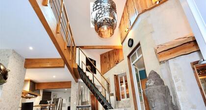 Luxurious villa with private spa near beach