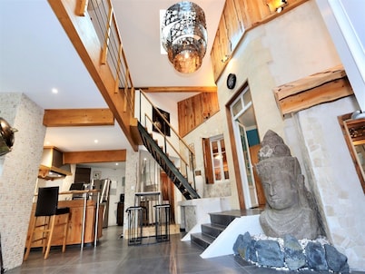 Luxurious villa with private spa near beach