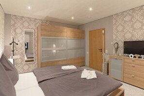 2 bedrooms, iron/ironing board, free WiFi