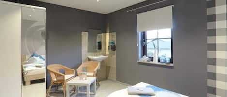 2 makuuhuonetta, silitysrauta/-lauta, ilmainen Wi-Fi