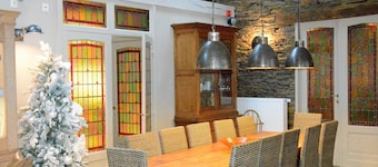 Villa with hottub in calm area