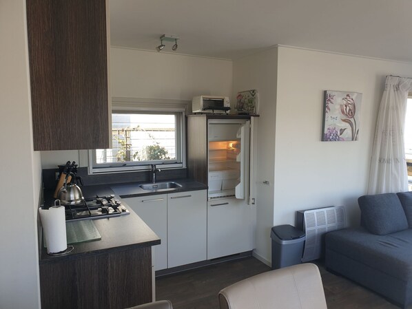 Fridge, stovetop, coffee/tea maker, dining tables - Snug Holiday Home in Bantega with Own Harbour, Boathouse (Bantega)