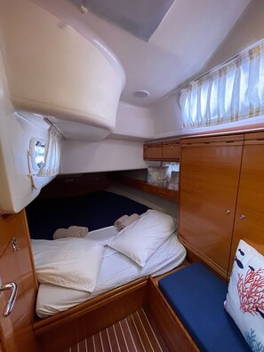 3 bedrooms, bed sheets - In the center of Cagliari, beautiful and comfortable sailboat  (Cagliari)