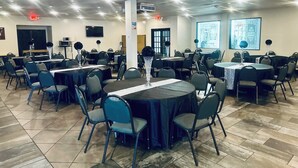 A conference room with multiple tables and chairs, a flat-screen TV, and a large window with a view. - Studio 6 Mesquite, Tx – Town East (Mesquite)