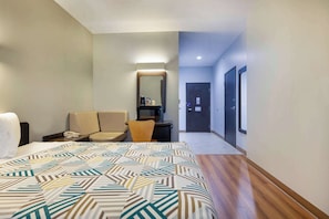Standard Room, 1 Queen Bed, Non Smoking | Blackout curtains, free WiFi, bed sheets - Studio 6 Suites Texas City, Tx – I-45 South (Texas City)
