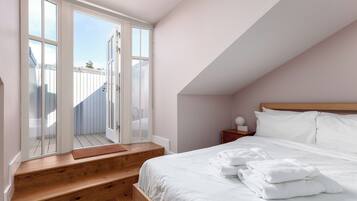 2 bedrooms, iron/ironing board, travel crib, free WiFi