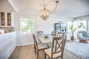 Dining - Stunning Bonefish:  3/3 Water View & Pool (Marathon)