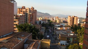 Rom – standard, 1 dobbeltseng, privat bad, byutsikt | Wi-fi (inkludert)