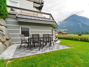 Outdoor dining - Apartment in Neukirchen near Ski Lift (Neukirchen am Großvenediger)