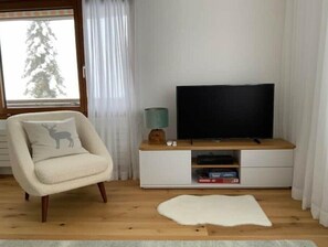 TV - Sunny apartment with a beautiful view in Flims
 (Flims)