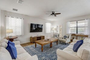 Smart-TV, Videospiele, Tischfußball, Tischtennisplatte