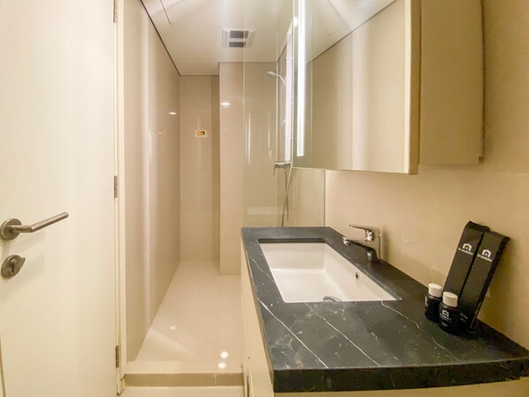 Studio | Badezimmer | Dusche, Handtücher