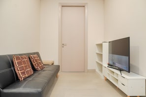 Living area - Modern Look 1Br Menara Jakarta Kemayoran Apartment (Jakarta)