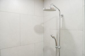 Apartment | Bathroom | Shower, free toiletries, towels - Modern Look 1Br Menara Jakarta Kemayoran Apartment (Jakarta)