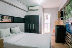 Studio | Living area