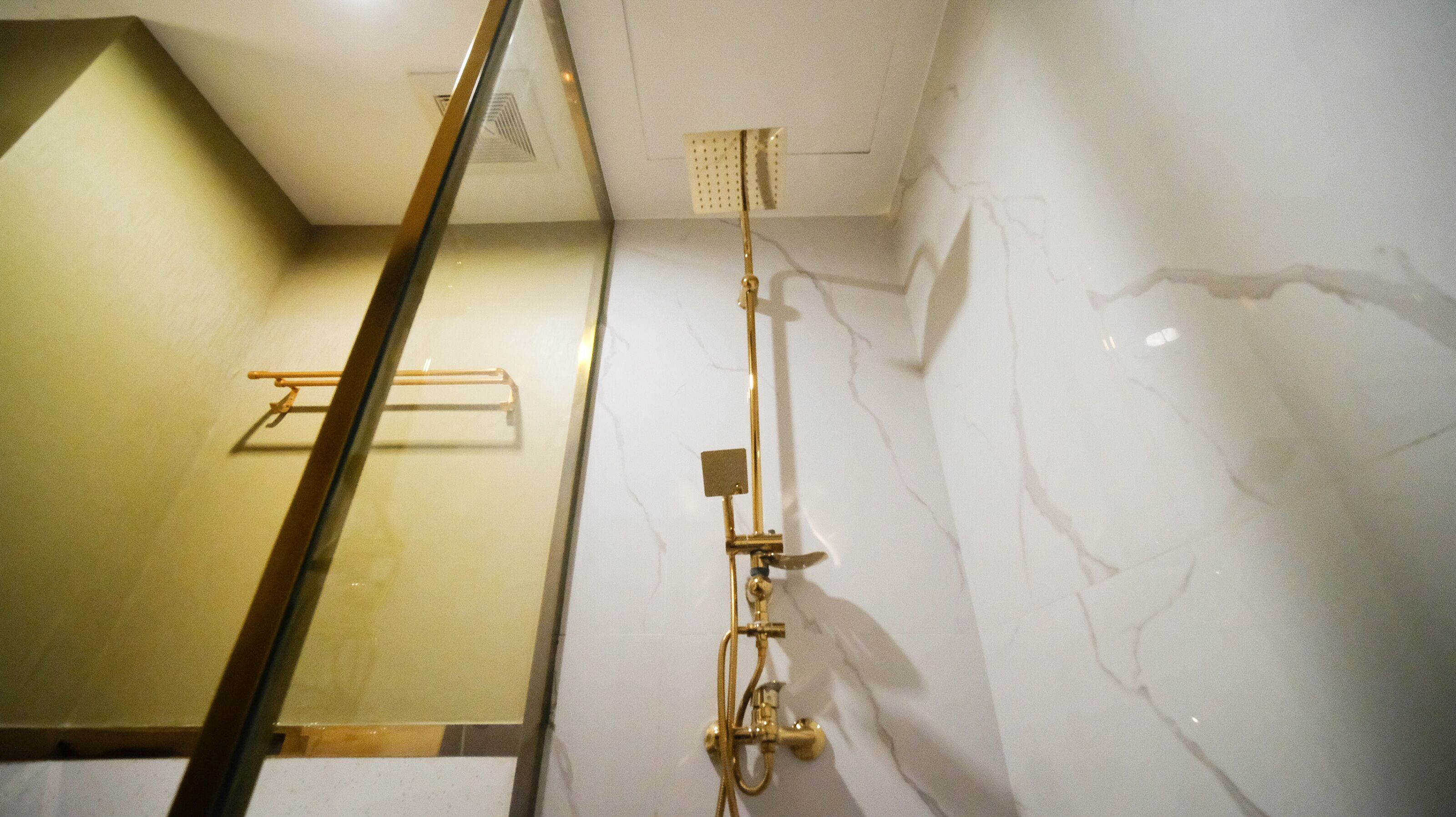Apartment | Bathroom | Shower, towels