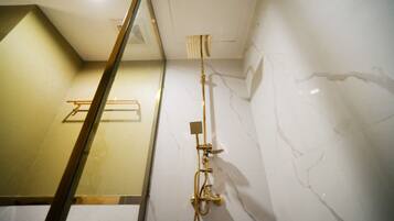 Apartment | Bathroom | Shower, towels