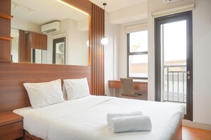 Free WiFi - Relaxing And Homey Studio Transpark Cibubur Apartment (Depok)