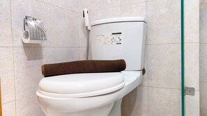 Departamento | Baño | Regadera y toallas 