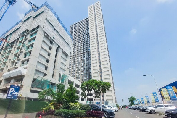 Exterior - Best Deal And Homey Studio Sky House Alam Sutera Apartment (Tangerang)