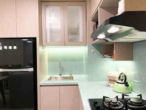 Refrigerador con freezer, placa de cocina