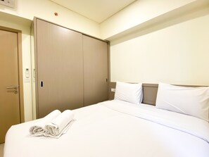3 bedrooms, iron/ironing board, free WiFi - Well Furnished And Comfort 3Br Meikarta Apartment (Cikarang)