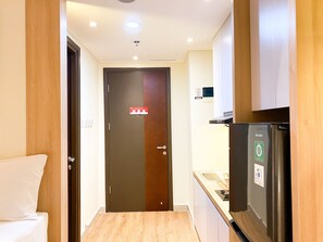 Estudio | Cocina privada | Frigorífico grande y placa de cocina