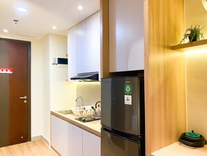 Studio | Private kitchen | Full-sized fridge, stovetop - Good And Cozy Studio At Pollux Chadstone Apartment (Cikarang)