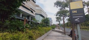 Exterior - Homey 3Br With Private Lift At Grand Sungkono Lagoon Apartment (Surabaya)