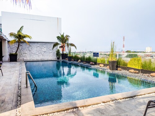 Best Choice And Homey Studio At The Square Apartment