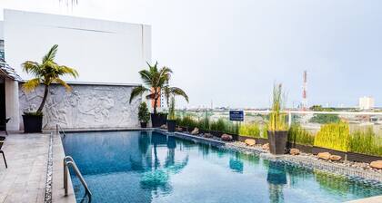 Best Choice And Homey Studio At The Square Apartment