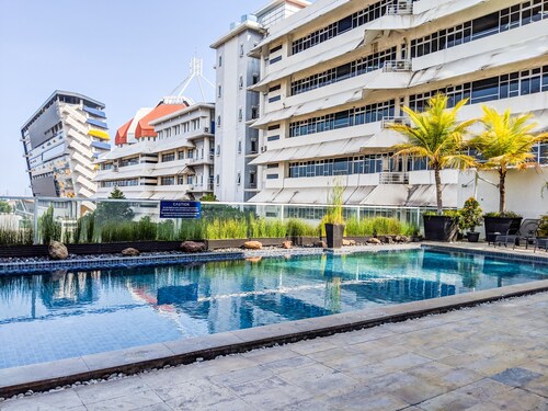 Best Choice And Homey Studio At The Square Apartment