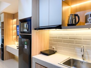 Estudio | Cocina privada | Frigorífico grande y placa de cocina