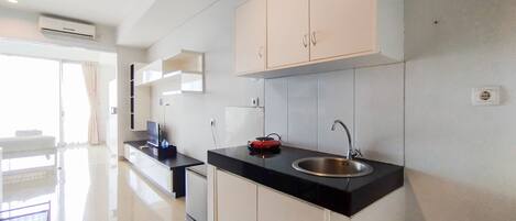 Apartment | Private kitchen | Full-size fridge, stovetop, electric kettle