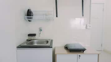 Studio | Private kitchen | Full-sized fridge, stovetop