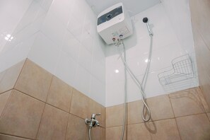 Bathroom - Good Deal And Nice Studio Green Pramuka City Apartment (Jakarta)