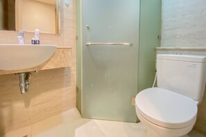 Apartment | Bathroom | Shower, towels - Good And Homey 1Br At Gold Coast Apartment (Jakarta)