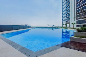 Pool - Well Furnished And Comfy Studio Collins Boulevard Apartment (Tangerang)